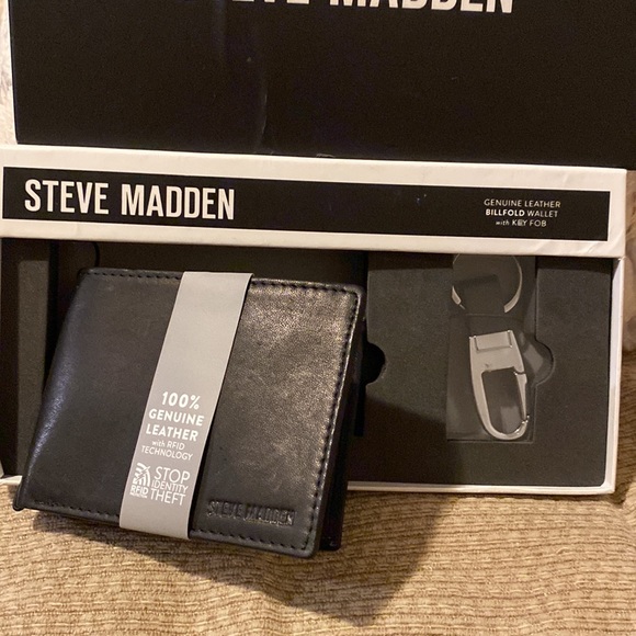 ♣️NWT Steve Madden RFID Genuine Leather Billfold Wallet & Key FOB - Picture 2 of 11
